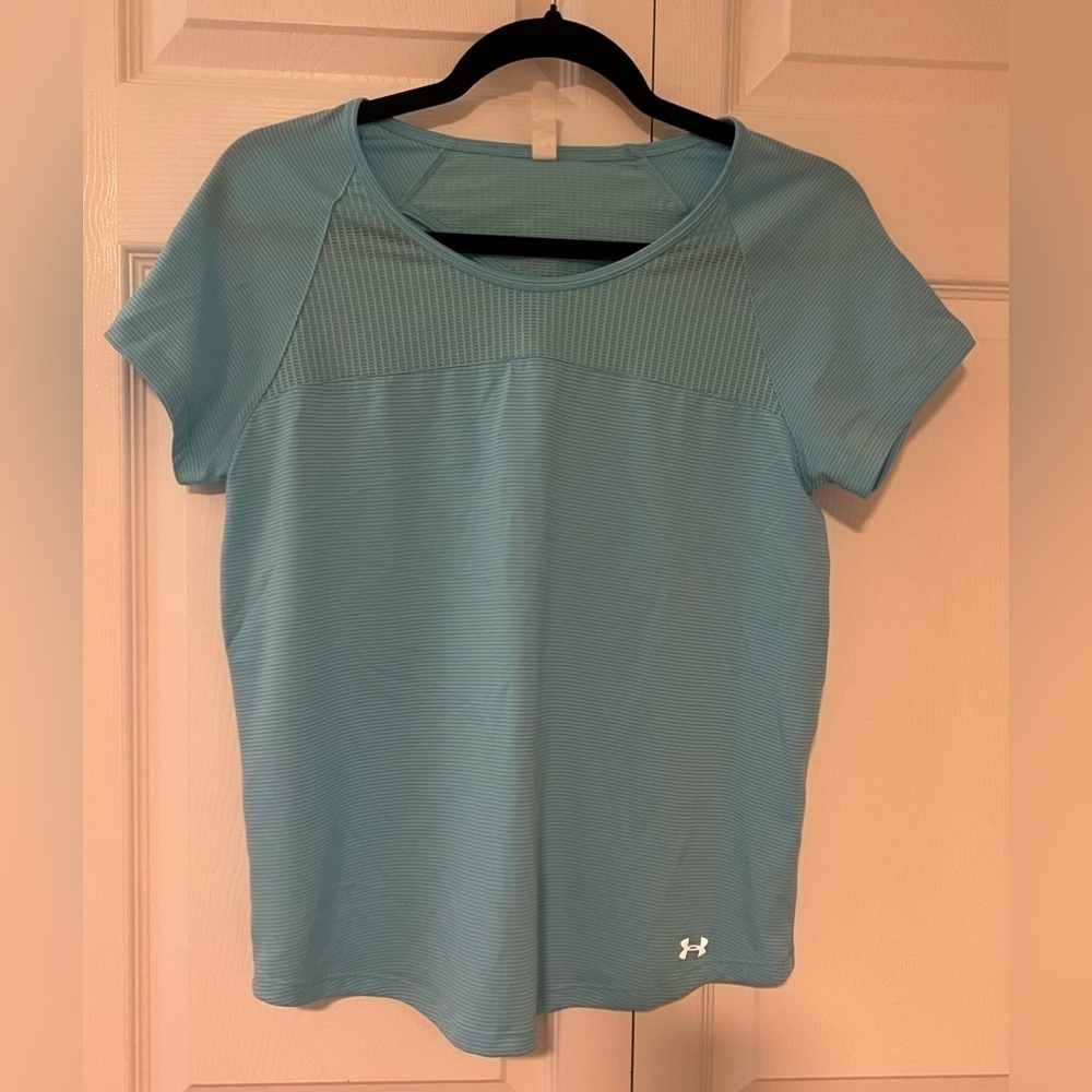 Under Armour Heat Gear Athletic Tee Shirt